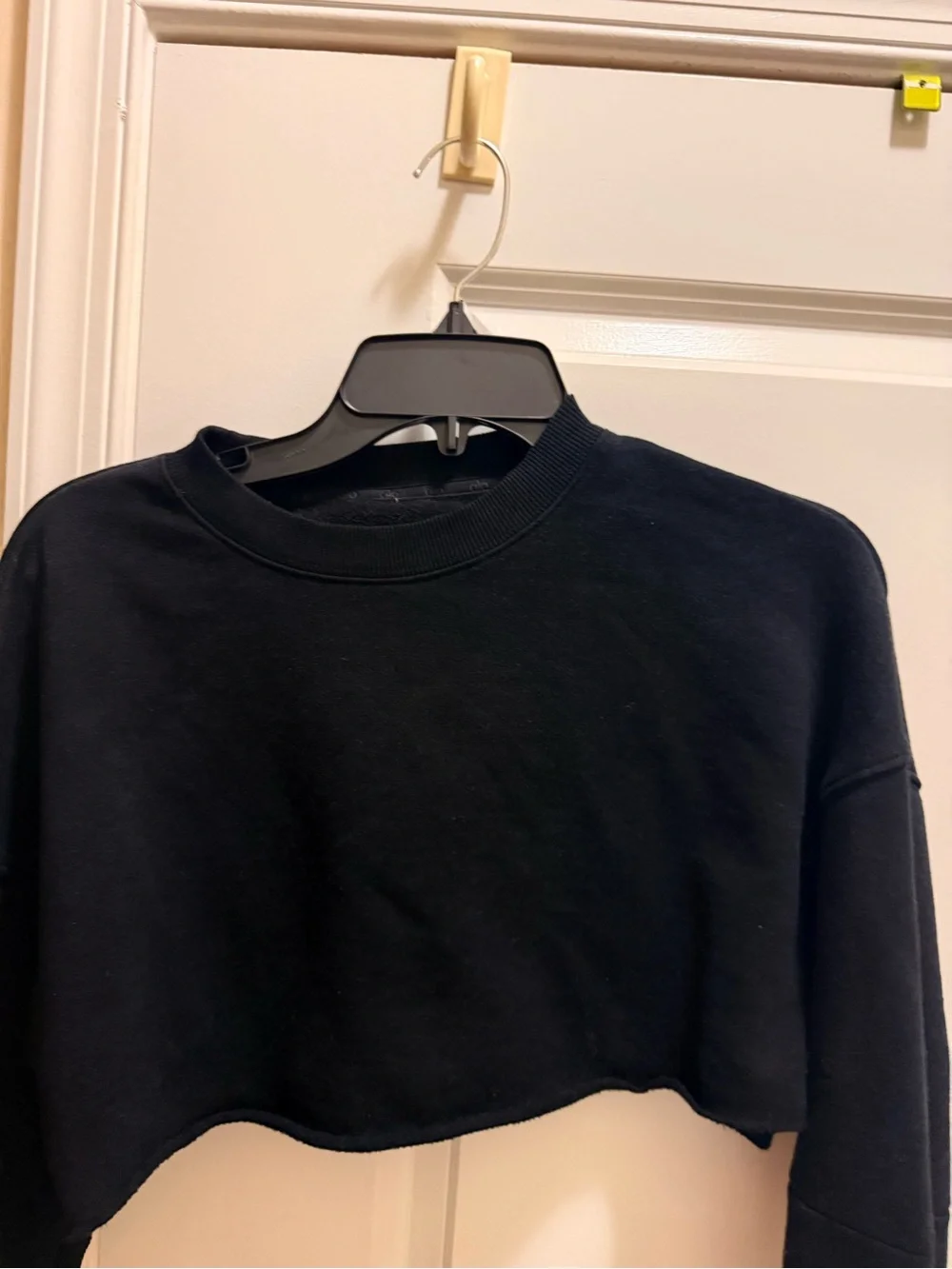 ALO Yoga Black Cropped Crewneck Sweatshirt